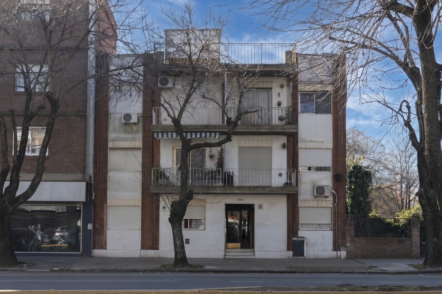 Fachada del edificio sobre Av. Centenario al 1500, Béccar